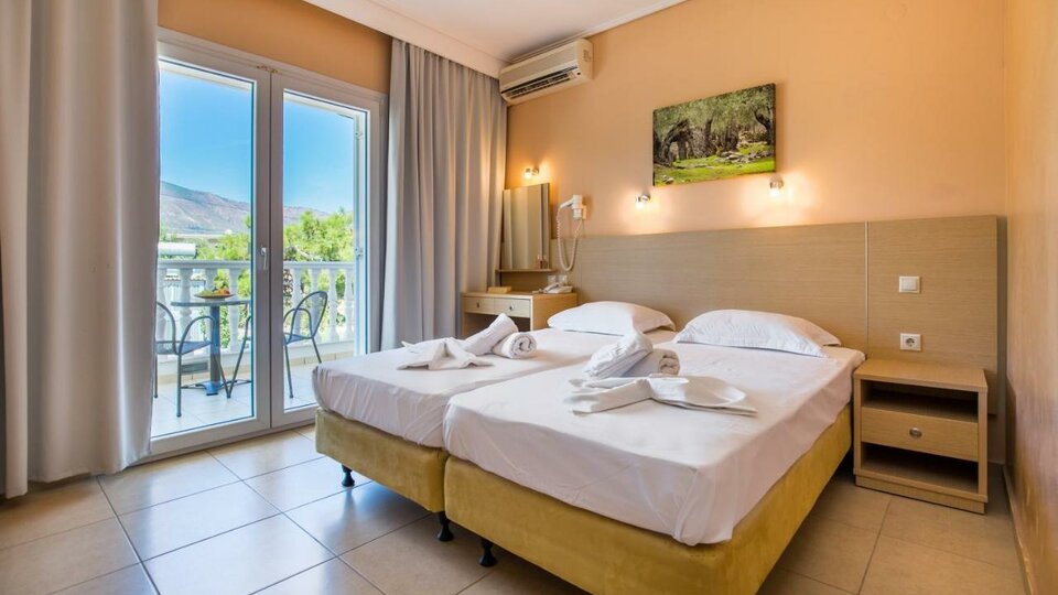 Tiara Holidays - Antonios Hotel - quadruple room 2